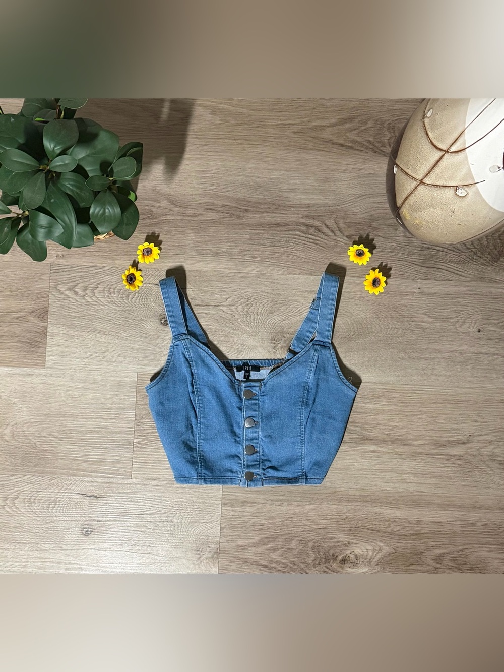NWOT Iris Denim Button-Front Cropped Tank Top - Size Small